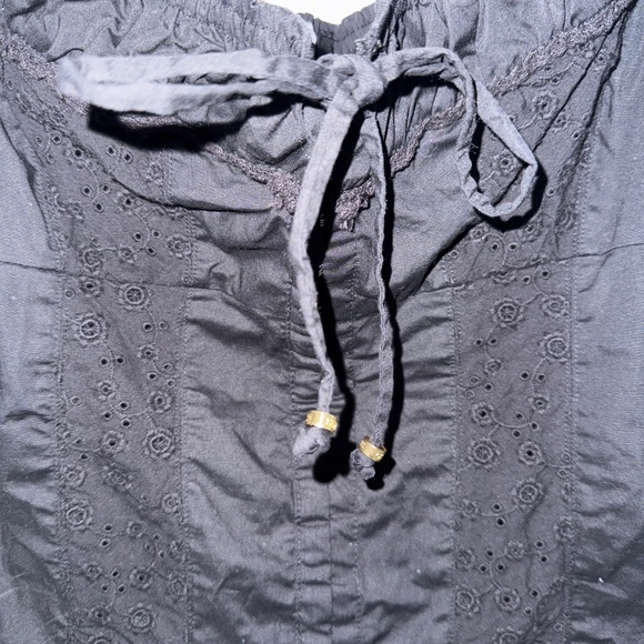 Guess Black Eyelet Inset Corset Top w/ Ruched Neckline Size M PRE-OWNED - Picture 4 of 16